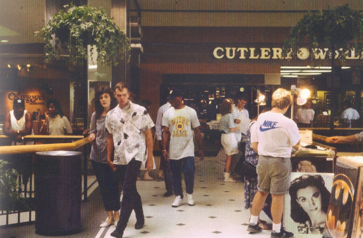 GALINSKY, Michael. The Decline of Mall Civilization.