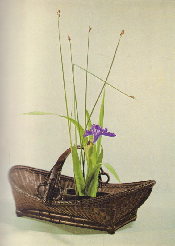RICHIE, Donald and Meredith WEATHERBY. The Masters Book of Ikebana: Background and Principles of Japanese Flower Arrangement.
