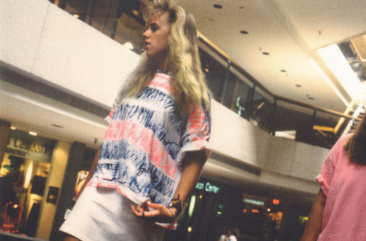 GALINSKY, Michael. The Decline of Mall Civilization.