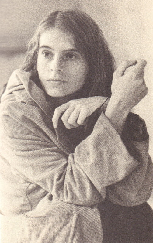 DUMAS-GRILLET, Jean-Paul AND Gilles MIMOUNI. Adorae Curieux Zamok: Portraits de petites Files Serieuses.