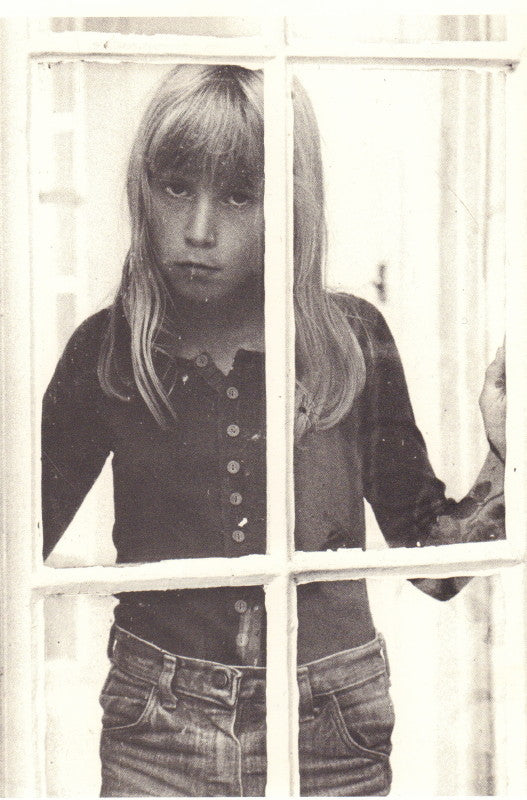 DUMAS-GRILLET, Jean-Paul AND Gilles MIMOUNI. Adorae Curieux Zamok: Portraits de petites Files Serieuses.