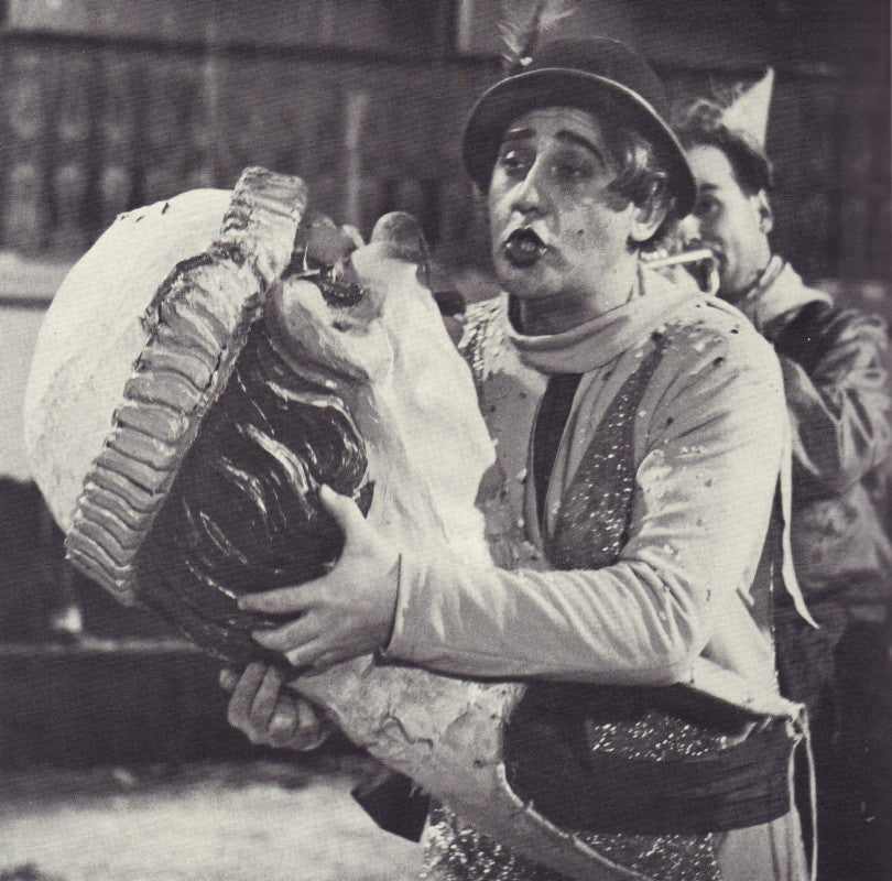 STRICH, Christian. Fellini’s Films: The four hundred most memorable stills from Federico Fellini’s fifteen and a half films.