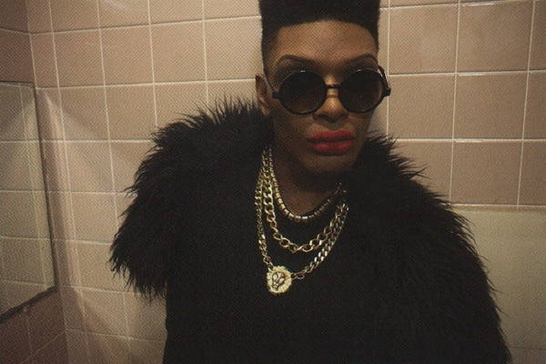 BRATTON, Elegance. Bound by Night.