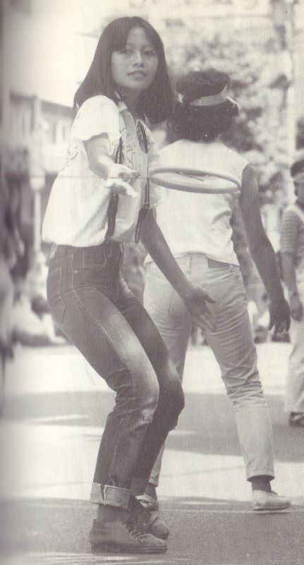 KURIMOTO, Nobumi. Girl’s Fashion 1970-1988: Sapporo - Okinawa.