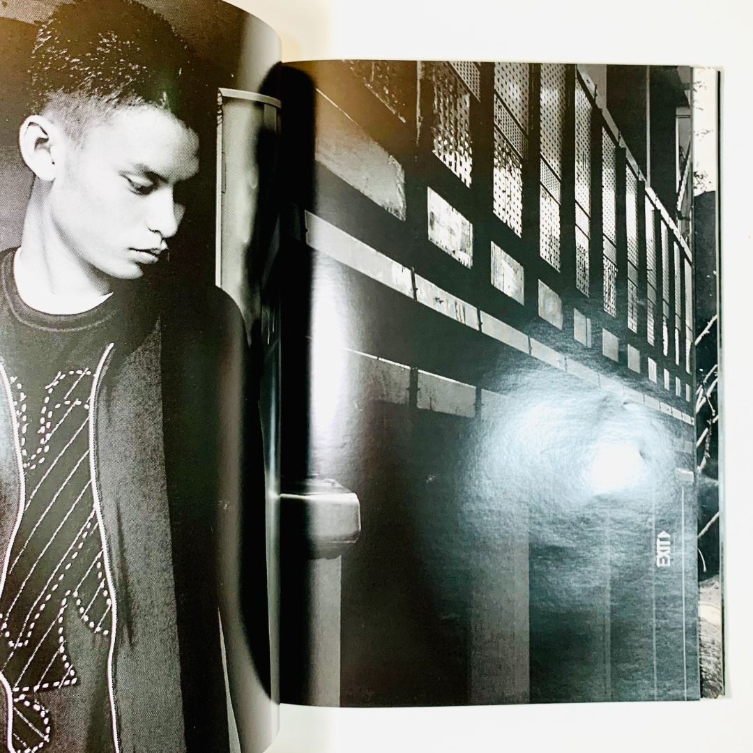 CHAN, Theseus. Werk 8: The Inside of a Shirt.